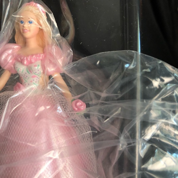 Hallmark Keepsake 1996 Barbie Easter Ornament - Picture 6 of 16